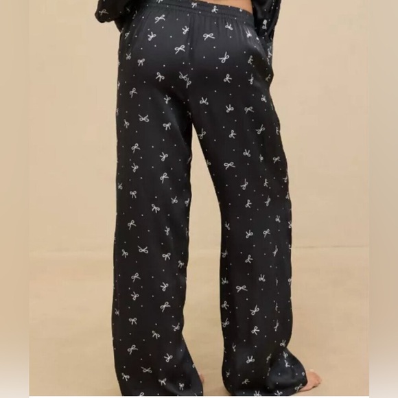 Aerie SET off Duty Satin Bow Pajama Set Shirt +  Pant Black Size NWT - Picture 3 of 12